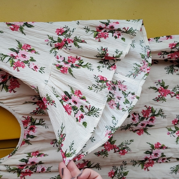 Altar'd State floral flutter sleeve dress - Picture 2 of 5